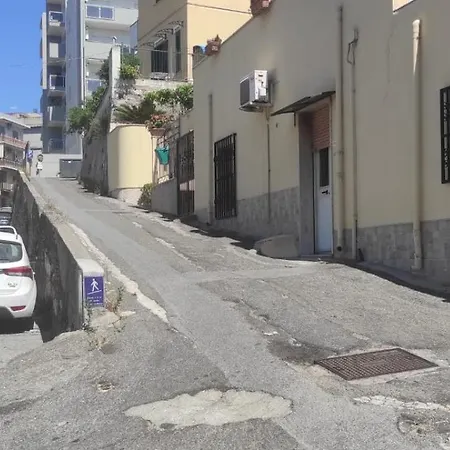 Nel Parcheggio Cutrupi * רג'יו די קאלאבריה
