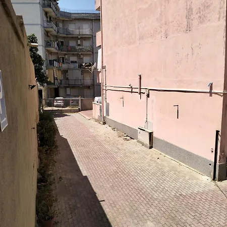 Nel Parcheggio Cutrupi לינה וארוחת בוקר *