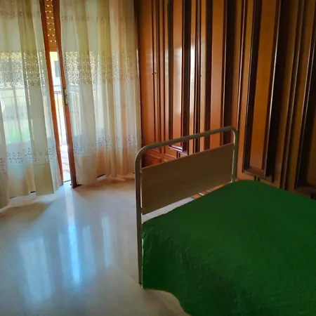 Couette-café Nel Parcheggio Cutrupi Reggio de Calabre