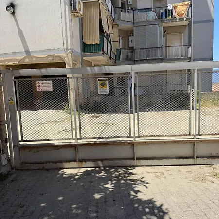 Nel Parcheggio Cutrupi
